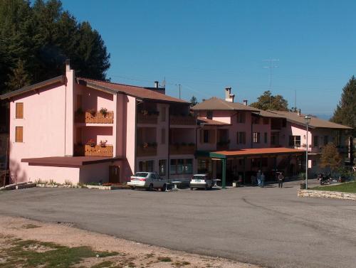 Hotel Edelweiss San Zeno di Montagna Exterior photo