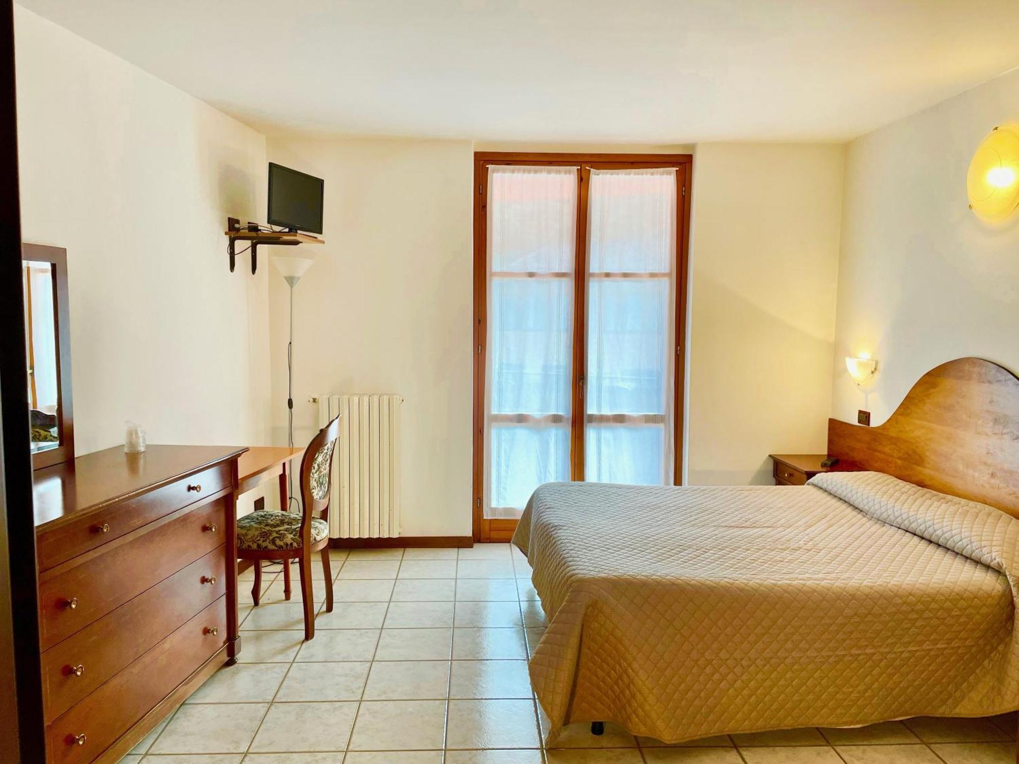 Hotel Edelweiss San Zeno di Montagna Exterior photo