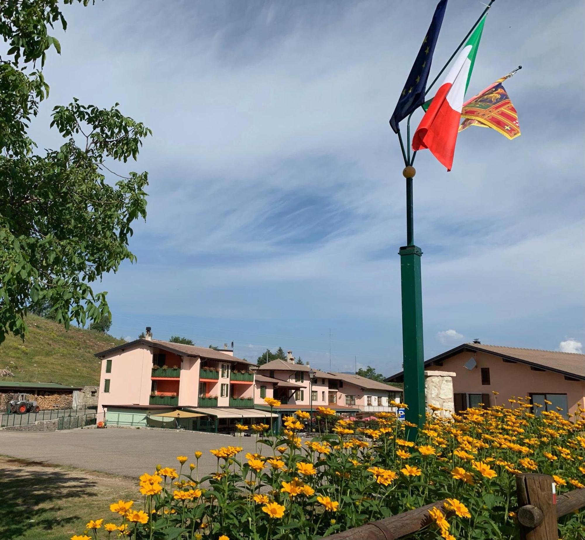 Hotel Edelweiss San Zeno di Montagna Exterior photo